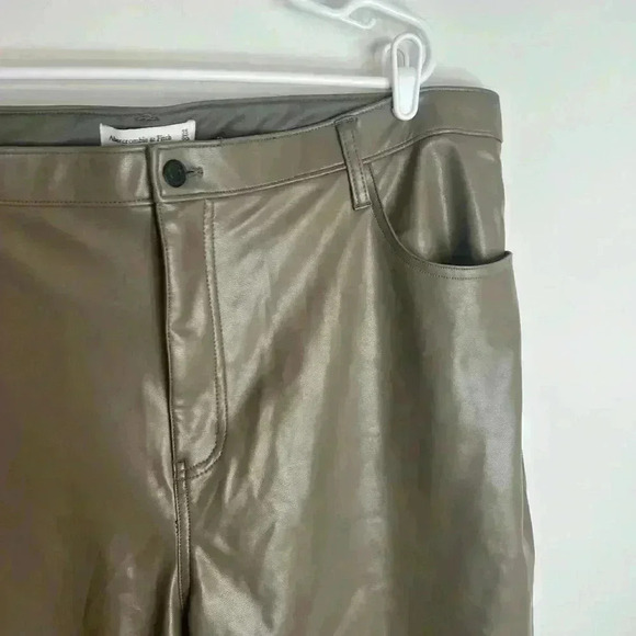 ABERCROMBIE 90s straight ultra high rise vegan leather Size 35 - Picture 8 of 16